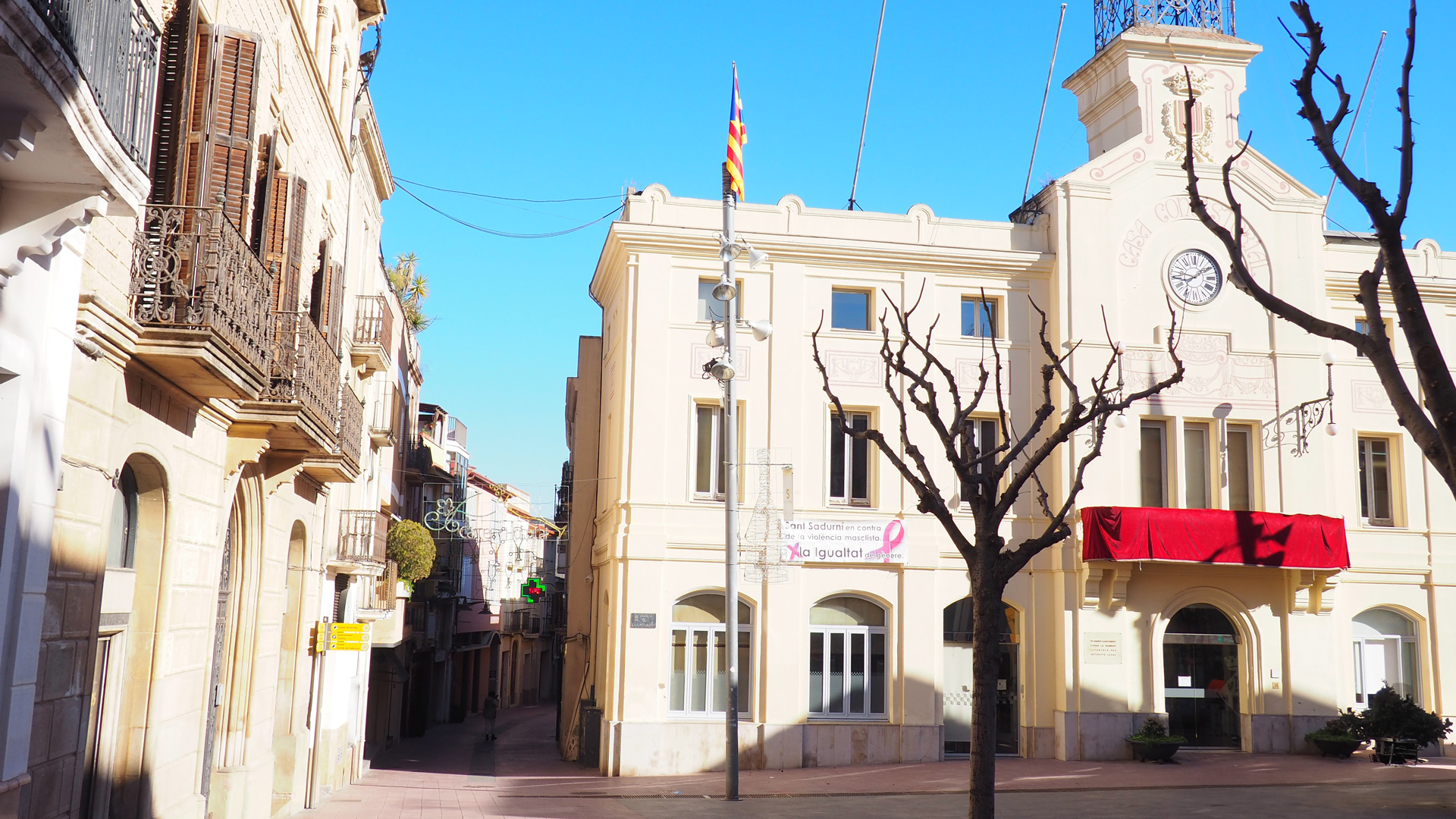 Façana de l’Ajuntament de Sant Sadurní d’Anoia.