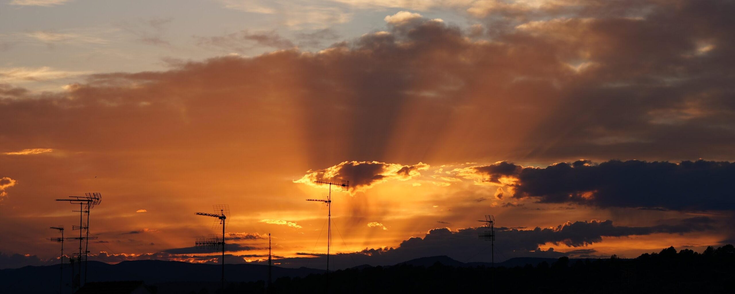 XTA - Imatge pel bàner Wifi& WiMax - Cel tarojna, posta de sol